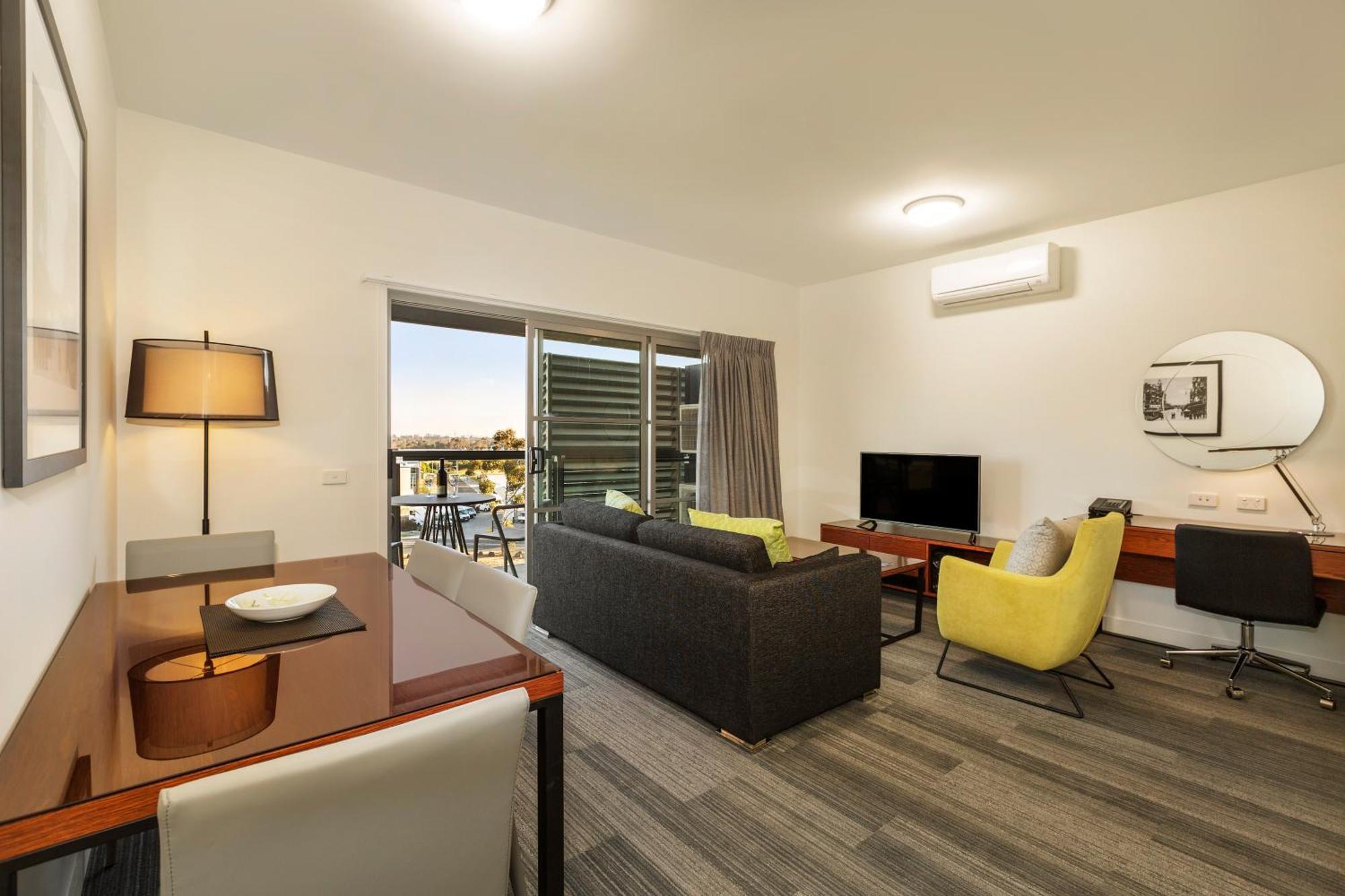 Quest Melbourne Airport Aparthotel Exterior photo