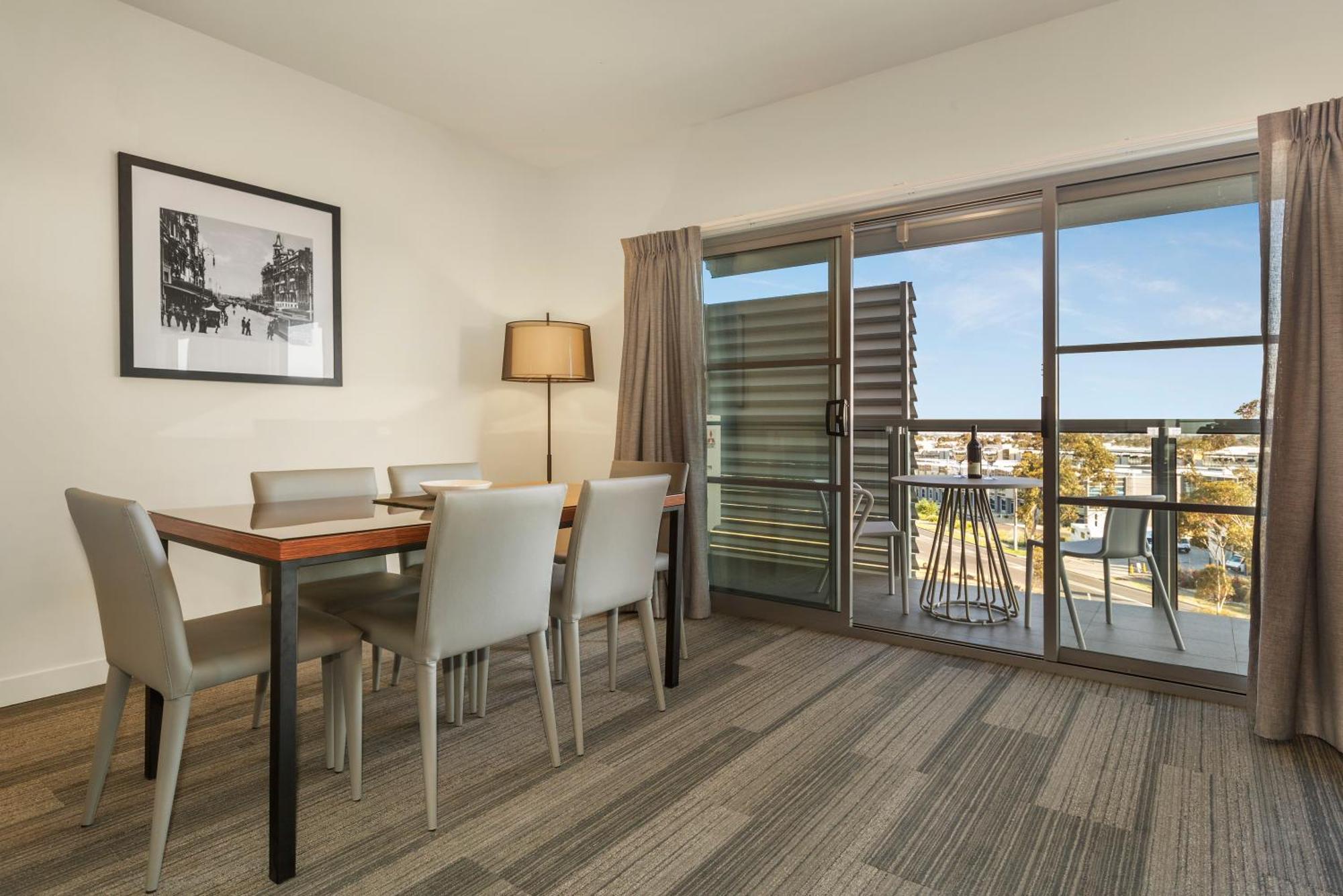 Quest Melbourne Airport Aparthotel Exterior photo